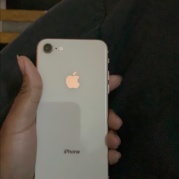 iPhone 8 - Picture 2 of 2